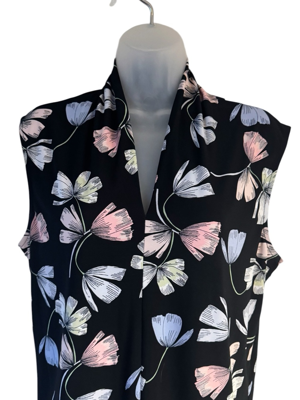 Nine West Pretty Black Floral Sleeveless V-Neck Top  LARGE/XLARGE    #M - Picture 2 of 5